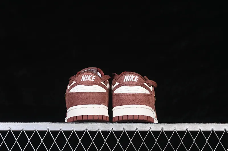 All Categories Nk SB Dunk Series Nk SB Dunk Low Low-top sneakers Nike SB Dunk Low Year of the Horse Dark brown white Low-top casual sneakers IB4417-104